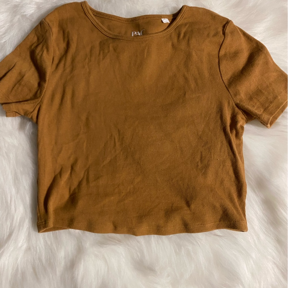 KEYHOLE CUTOUT IN BACK! Yellow Short Sleeve Crop Top. PacSun brand. Size Medium.